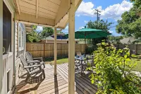 Elizabeth Page House - Charming & Modern Bungalow 3 Bedroom Home