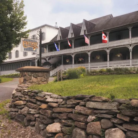 Auberge Lakeview Inn