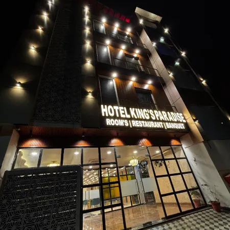 HOTEL KINGS PARADISE BANQUET & LAWN, Airport