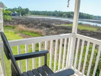 Tranquil 2-bedroom condo in Ocean Springs with fitness room, WiFi Hotels in Gulf Park Estates