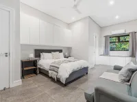 StayNest Guesthouse - Bay House Hotels in Ballito