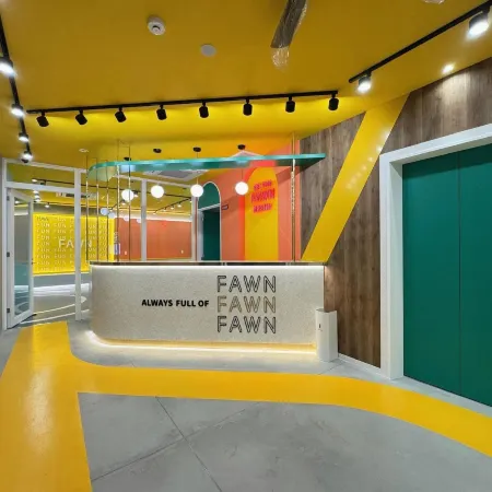 Fawn Hotel Отели рядом с достопримечательностью «Шитеннодзи (Храм)»