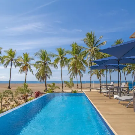Clarita’s Beach Bar & Resort