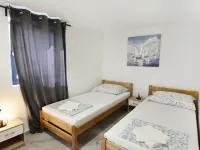 Comfortable vacation retreat with parking Hotels in Plovanija
