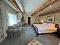 Strawtown Inn & Events - Homestays