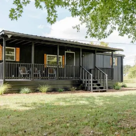 Cozy basecamp minutes from waterfalls, hiking and climbing