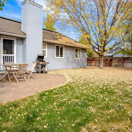 In the Heart of Hailey; Private Pet-friendly 3 Bedroom Home With Garage