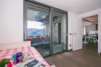 Penthouse-LakeView-AC-Private Garden