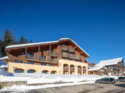 Spacious Mountain Stay for 7 in Doucy