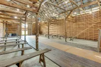 Historic Barn/Lodge and 3 Others - 2 Mi from Town - Alloggi
