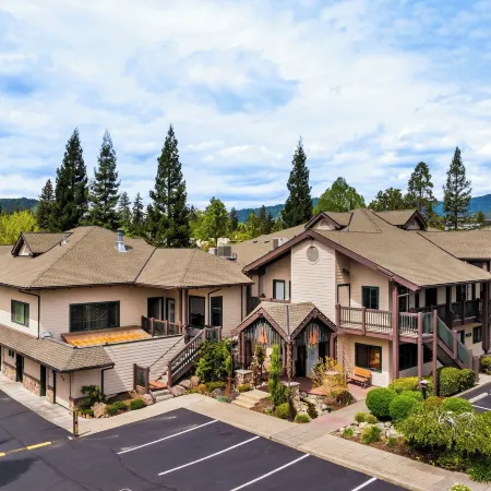 Redwood Hyperion Suites