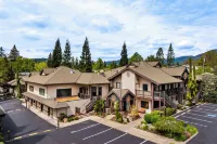 Redwood Hyperion Suites