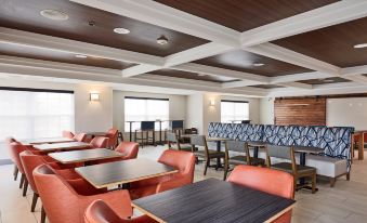 Holiday Inn Express & Suites MILWAUKEE AIRPORT by IHG
