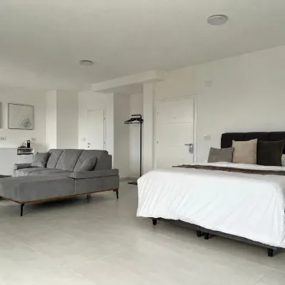 CHATEL - Boutique Suites Hotel berhampiran Pantai Saraiste