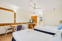 The Reef Motel - Motels