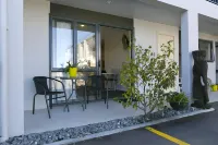 Asure Ascot Motor Inn - Motels