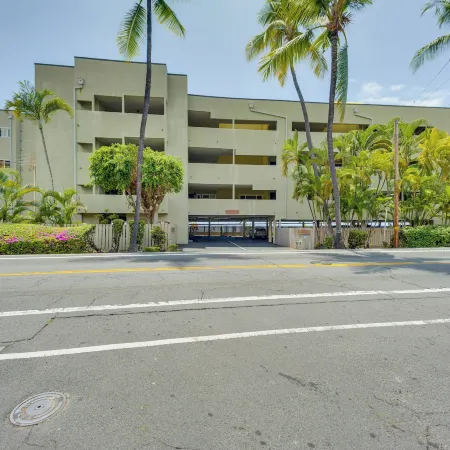 1 Mi to Magic Sands: Waterfront Big Island Condo
