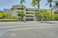 1 Mi to Magic Sands: Waterfront Big Island Condo - 3-Star