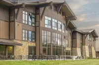 SpringHill Suites Island Park Yellowstone - parking