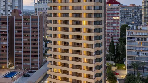 Halley Hotel & Apartments Affiliated by Meliá in ベニドルム
