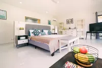 Denika's Suites - Villas