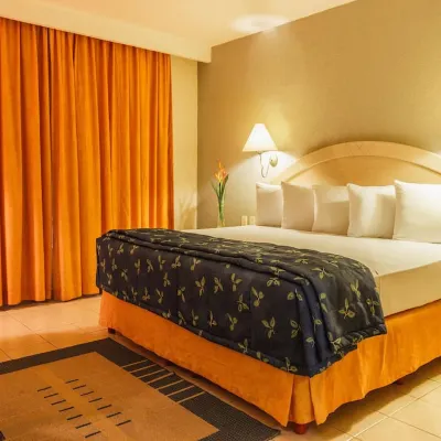 Plaza Inn Express Hoteles cerca de Parque 5 de Febrero
