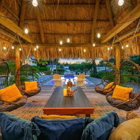 7 Bedroom with Dockage, Pool, Firepit, Paddle Boards & Kayaks