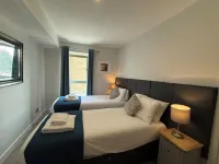 Clyde Waterfront Apartments - พร้อมระเบียง