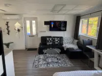 Studio Appt - Sleeps 2 - Free Parking - 5Min-Metro - parking