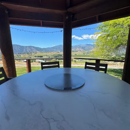 Spectacular Views on 4 Acre Family Oasis Among Vineyards and Orchards