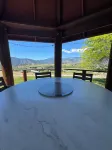 Spectacular Views on 4 Acre Family Oasis Among Vineyards and Orchards - Boutique