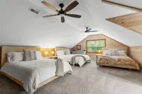 12 Min to Downtown Sleeps 12 Hot Tub Fire Pit - Jacuzzi