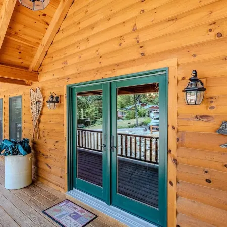 Luxury Log home steps from private beach in Meredith on Lake Winnipesaukee.