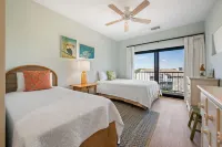 Penthouse Oceanfront Villa at Inlet Point on Litchfield Beach 3 Bedroom Condo by Peace Vacations - 精品