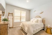 10 Minutes to Stadium Spacious 3BR Gameroom - balcony