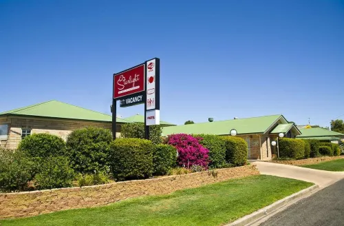 Starlight Motor Inn - Hot Tub
