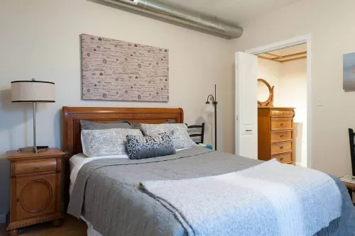 Bright 2nd-Floor Flat on the Hill/SW Gardens Dist. - balcony
