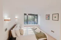 Seaview 2 Bed Retreat Balcony FT3 by Adliv - 4-نجوم
