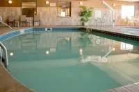 Comfort Inn & Suites Grand Forks Near Alerus Center - piscine