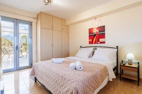 Studio with Balcony Steps from Filiatra Square - Apartments