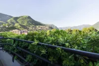 Sheraton Lake Como Hotel - Mountain view