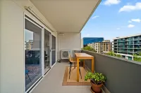 Braddon Retreat: Spacious 1-bed With Parking - 4-Star