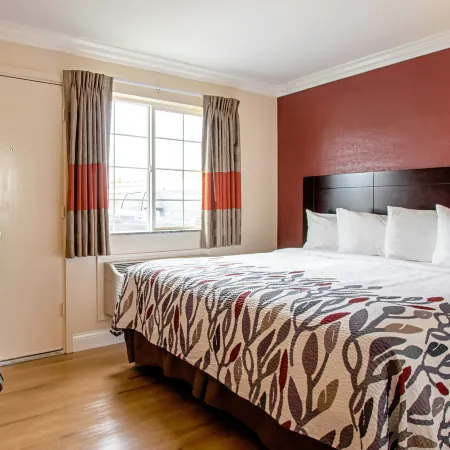 Red Roof Inn & Suites Monterey