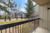 Tunnel Mountain Resort - vue sur la montagne
