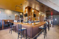 Sandman Hotel & Suites Calgary West - bar