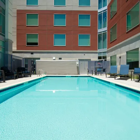 Hampton Inn & Suites - Gilroy, CA