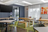 Spark by Hilton Woodstock - parking