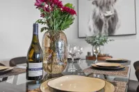 Ellen's Luxury Queenstown Lake View Escape - Villas