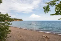 Lake Superior Luxury Log Home, Sauna, Waterfront, Amazing Views - 샬레 호텔