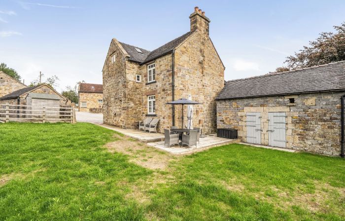 Stunning Cosy Rustic Farmhouse Alton Towers Peaks